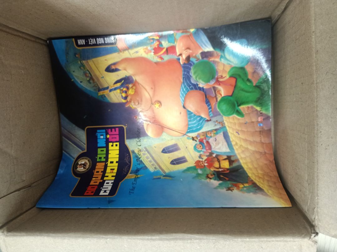 sách đẹp, tuy nhiên tiki để sách trong hộp bé hơn sách nên làm sách bị cong vênh