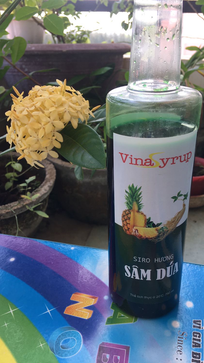 Mùi sâm dứa huyền thoại gắn liền với tuổi thơ, giờ vẫn ghiền đã mua rồi và đã đặt thêm. Mùi thơm dễ chịu, trời nắng nóng anh em pha sâm dứa sữa đá uống bao mát dịu tìan thân nhé! Mùi sâm dứa huyền thoại gắn liền với tuổi thơ, giờ vẫn ghiền đã mua rồi và đã đặt thêm. Mùi thơm dễ chịu, trời nắng nóng anh em pha sâm dứa sữa đá uống bao mát dịu tìan thân nhé!