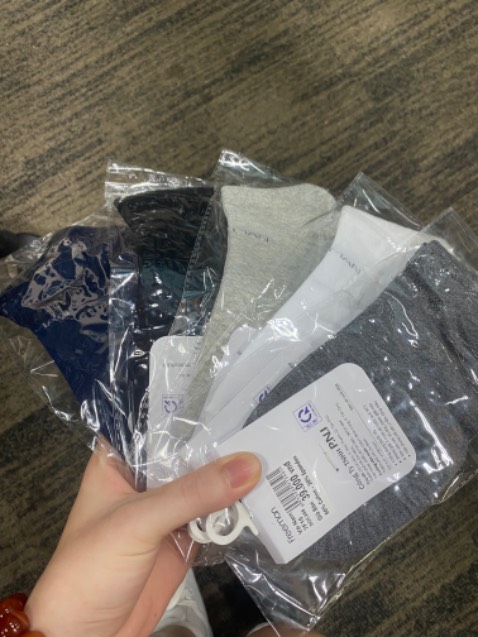 Hộp đẹp và sang. Vớ xịn, vải dày mịn. Tiki giao hàng nhanh. Giá tốt. Hài lòng