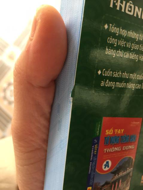 tại sao đề là  hai quyển sơ cấp 1 xong đến lúc giao lại 1 quyển sơ cấp 1, 1 quyển sơ cấp 2 vậy? rất không hài lòng về điểm này. còn sách tặng thì chất lượng cũng trung bình thôi, sách rách ở bìa nói trung chưa lần nào mua sách ở  mà thấy chán thế này