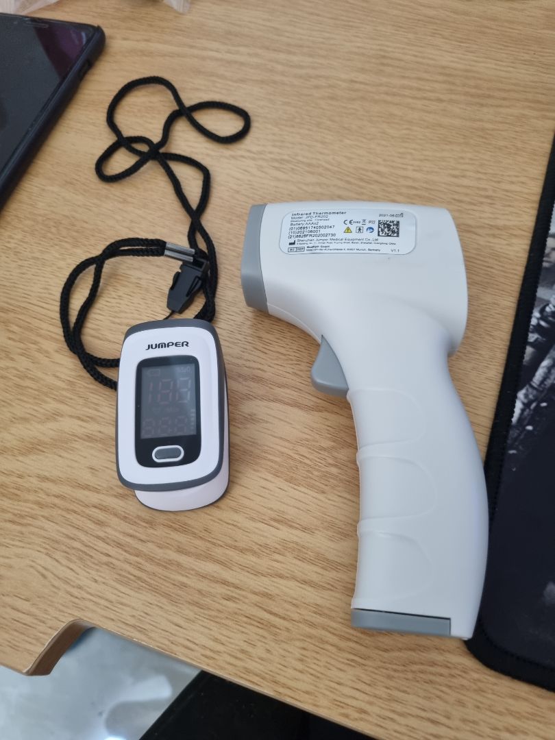 sản phẩm đo nhanh, đo ổn định, giá tốt
đóng gói sản phẩm chưa chỉnh chu, lấy hộp đựng bộ *** covid để đựng sản phẩm. shop xem lại nha.
tạm cho shop 5 sao. chờ xem sp có ổn định không.
sẽ ủng hộ shop ở các sản phẩm tiếp theo