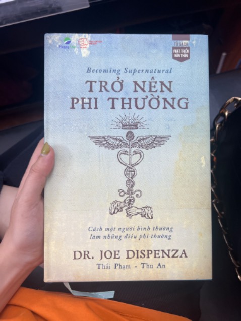 Sách đẹp quá, chất lượng giấy siêu tốt, còn được tặng kèm book mark rất đẹp và chất lượng. Nội dung mình chưa đọc nhưng mà mình đã thấy bên nước ngoài họ giới thiệu khuyên đọc rất nhiều Sách đẹp quá, chất lượng giấy siêu tốt, còn được tặng kèm book mark rất đẹp và chất lượng. Nội dung mình chưa đọc nhưng mà mình đã thấy bên nước ngoài họ giới thiệu khuyên đọc rất nhiều