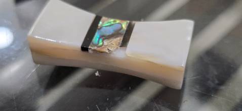 Hàng đẹp, tuy nhiên 1 cái bị sứt như hình, nhờ shop xử lý nhé