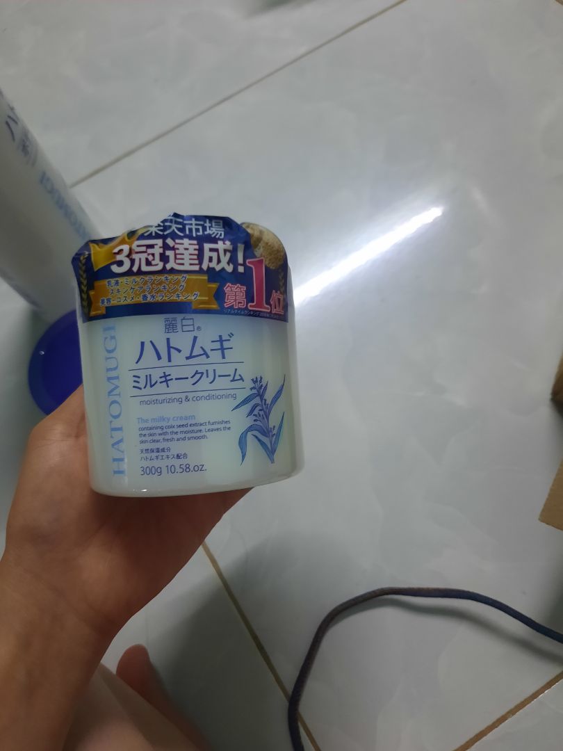 Sản phẩm đúng như ảnh và đóng gói cẩn thận. Về công chưa đánh giá được do mới sử dụng mấy ngày. Trước mắt thấy không kích ứng và mùi thơm nhẹ, lạ. Thời gian tới sẽ đánh giá thêm về công dụng. Tuy nhiên Tiki giao hàng chậm 2 ngày so với lịch dự kiến. Đề nghị Tiki cải thiện vấn đề giao hàng chậm hơn dự kiến.