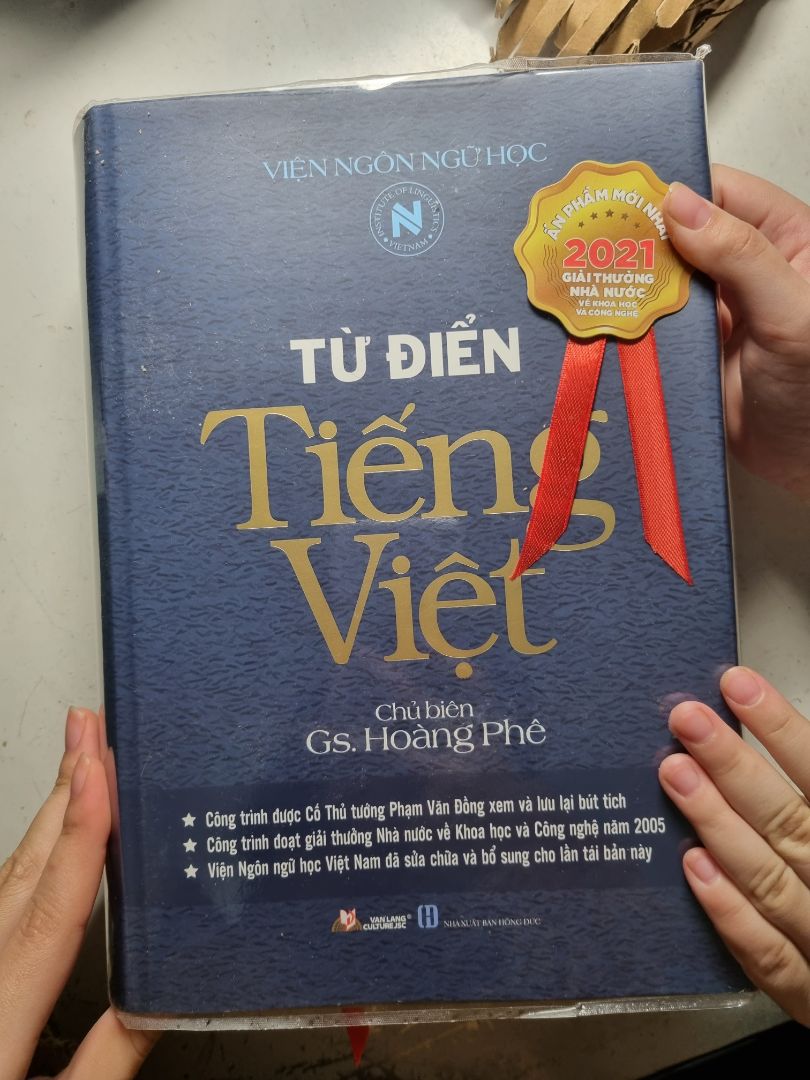 ổn lắm mng à, mua cho bé học tiểu học để dùng chứ nhiều cái mình cũng k biết gthich ntn ấy. vỏ bên ngoài bọc mới còn bìa bên trong hơi cũ. nch 322k là ổn nha mng hihi