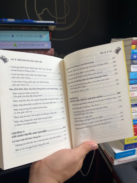 Giao hàng hang, sách đẹp, nội dung & bố cục logic ko ăn chặn trang. Great