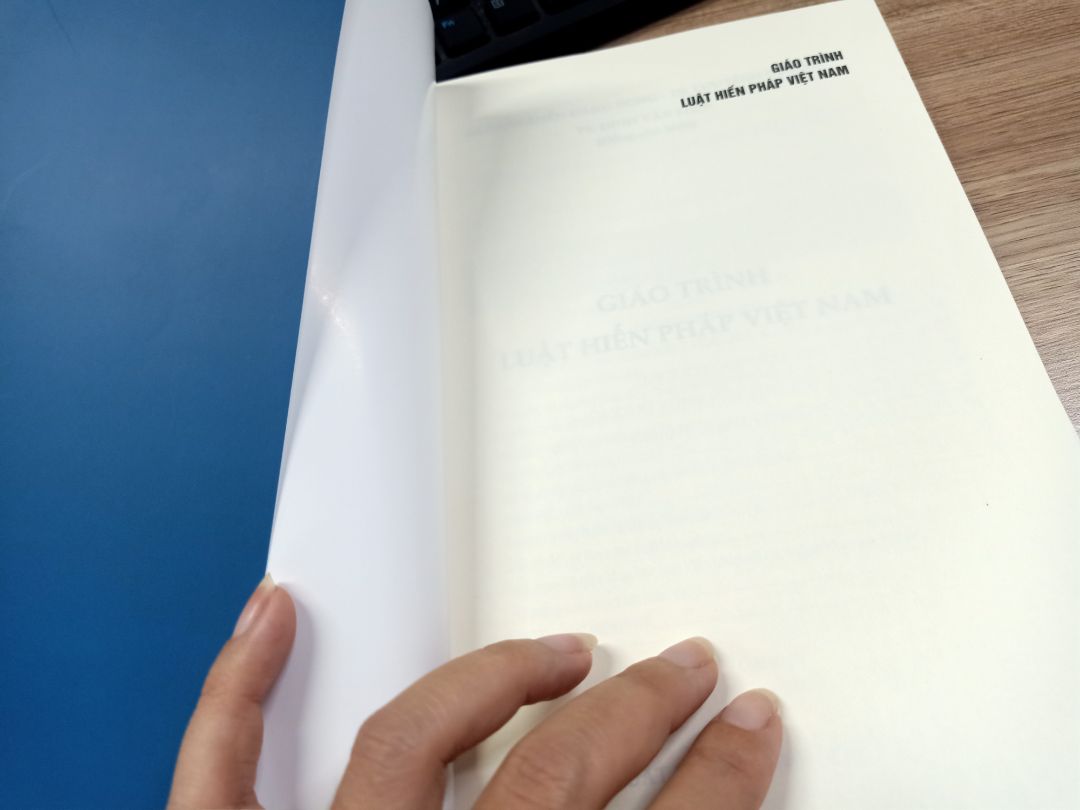 sách nhìn rất cưng nha, chất giấy ổn, dày , mua xong tự nghĩ sao đọc cho hết, hic sách nhìn rất cưng nha, chất giấy ổn, dày , mua xong tự nghĩ sao đọc cho hết, hic