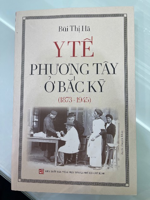 Đổi trả lần thứ 2 cuốn này rồi nhưng cũng chỉ khá hơn lần đầu 1 chút . Chất lượng sách vẫn chưa tốt 

Sách xuất bản năm 2024 mà còn tệ hơn những cuốn xuất bản lâu rồi . Đáy sách để lâu ngày lên kệ , đen và bẩn . Mình mua sách mới chứ đâu có mua sách cũ . 
Làm biếng trả lại lần nữa. Thôi chấp nhận .
