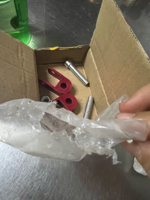 Thiếu mất con tán, hàng đóng k kỹ trầy tùm lum. Chán gì đâu lun :(