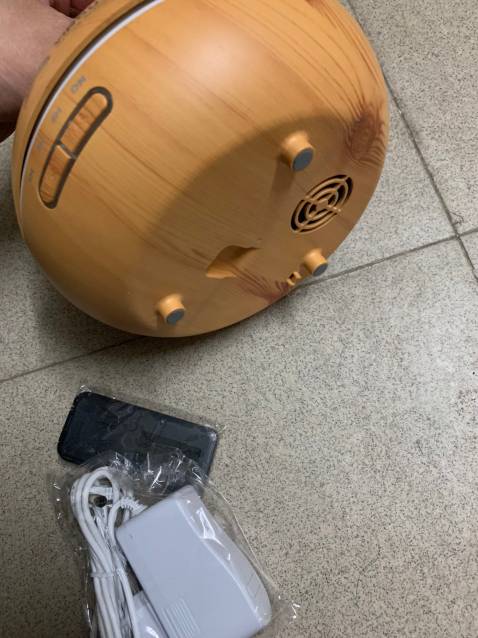 Thiết kế đẹp rất đẹp; máy phun sưong mạnh; giá cả hợp lý; hành chính hãng nên cũng iên tâm sưt dụng; phòng m hơn 25m2 bật khoảng 5 phút mà thơm ngát phòng; có nhiều chế độ và đèn led đổi màu; giao nhanh shipper thân thiện; đóng gói kĩ càng;