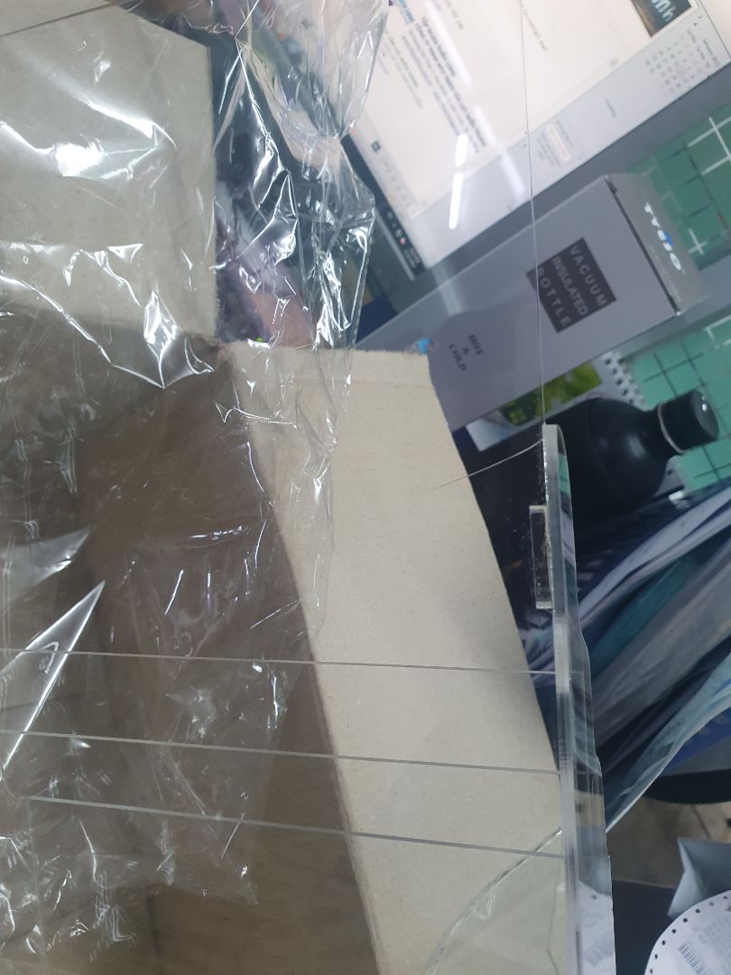 đóng gói không cẩn thận, nhận về kệ bị vỡ và nứt