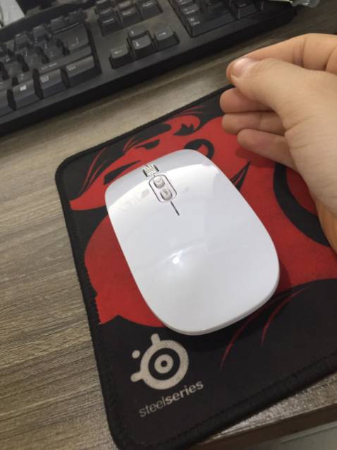 em nhận được hàng rồi, đánh giá cho shop chút, chuột dùng tốt, mượt, nhạy lắm ạ,  có cả nút quay về màn h ình deskop nữa, ban đầu m chưa sử dụng nhìn ko hiểu có chức năng gì, xong ấn thì mới biết, nói chung chất lượng tốt, vote 5 sao