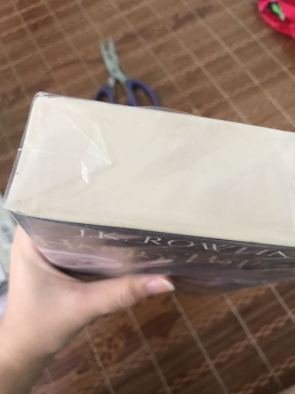 giao hàng nhanh hơn dự kiến, sách đẹp kh bị móp méo gì luôn ấy :3 ưng cực