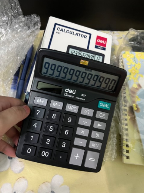 Mới khui ra dùng ah nên ko biết có bền hay ko nữa. Nhưng to, đẹp, có pin mặt trời nữa nên cũng hài lòng. Mình mua để kinh doanh buôn bán, bấm đỡ nhầm hơn app điện thoại