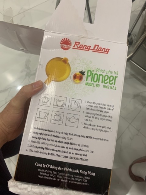 Mua màu vàng mà giao màu xanh. Vỏ bìa vàng rồi mà bình màu xanh ! 😡😡😡😡😡