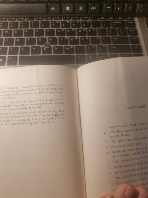 Nội dung hứa hẹn sẽ rất hay nhưng sách gãy gấp và hơi trầy. Sách mình đặt lần nào cũng như thế này. Shop hoàn thiện hơn.