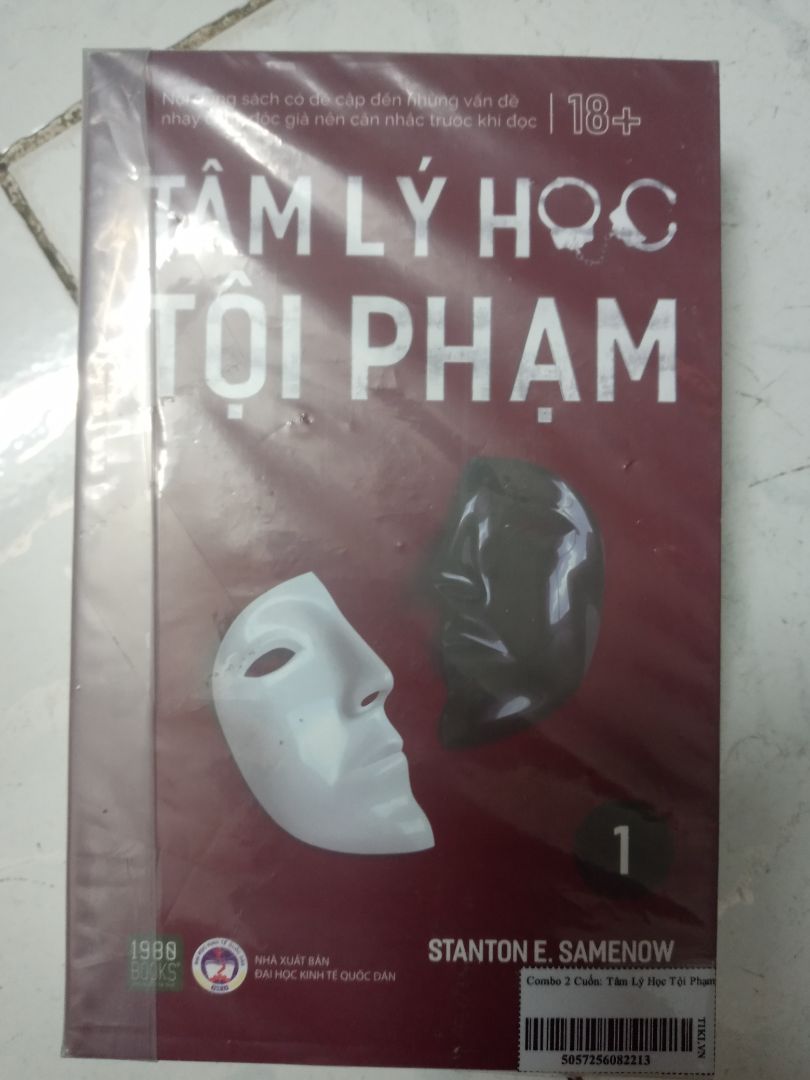 Giao hàng nhanh, uy tín.
Sách được giao theo combo nên 2 cuốn sách được gói chung một bọc nilon chuyên dụng dùng để gói sách.
Nội dung hay, nhưng như bìa sách, chỉ 18 tuổi trở lên mới được đọc vì trong sách có nhiều nội dung gây sốc có thể ảnh hưởng nhận thức của trẻ em.