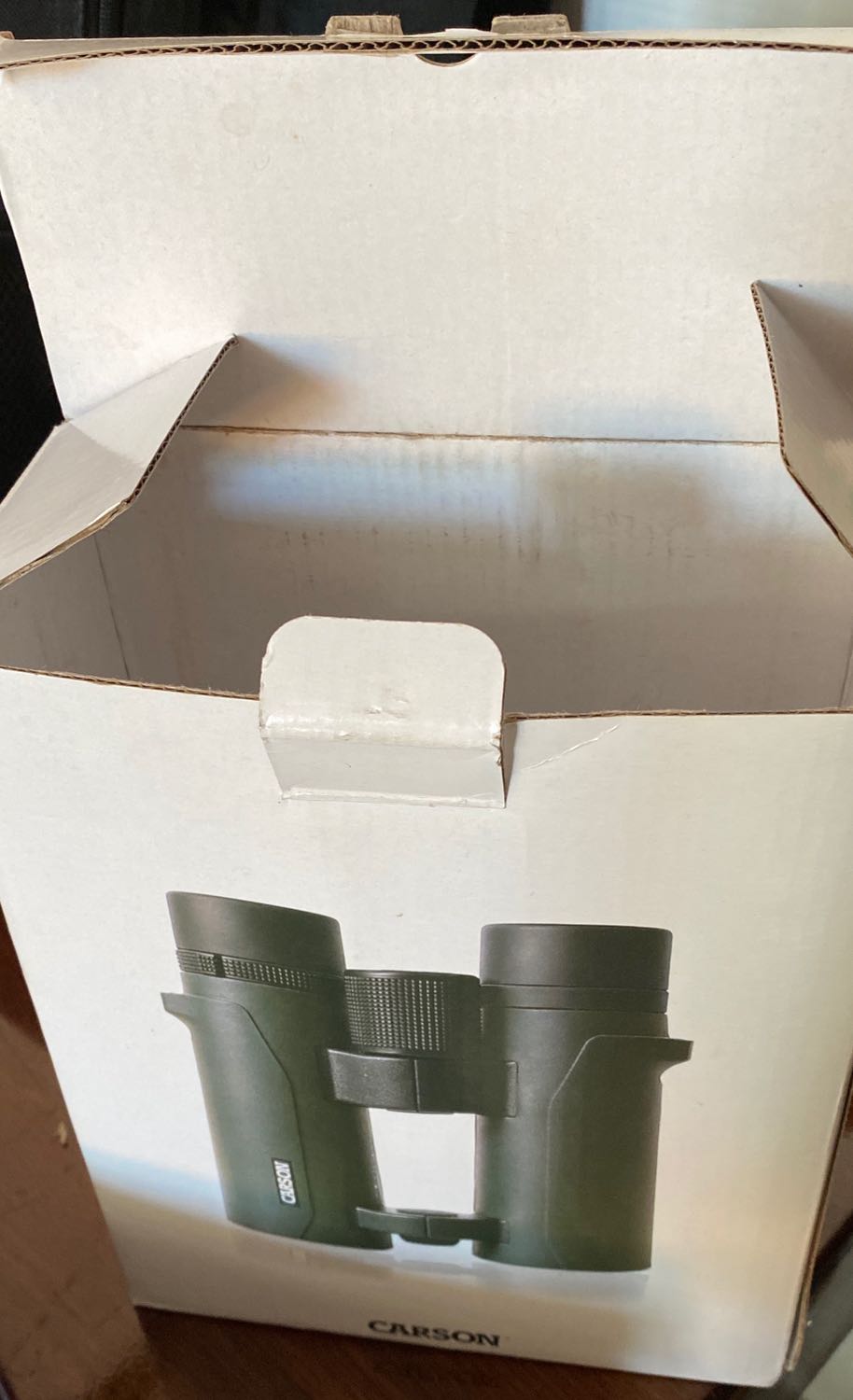 Hàng chính hãng, hộp carton hơi cũ nhưng ống nhòm mới. Shop tư vấn rất nhiệt tình.