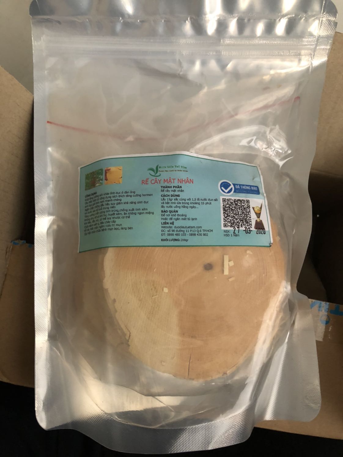 Nghe nói cây mật nhân uống tốt oder thử nấu nước uống,quá đắng đắng kh thể tưởng tượng luôn,đúng với tên gọi mật nhân,ai uống đc nên oder về uống trị bệnh