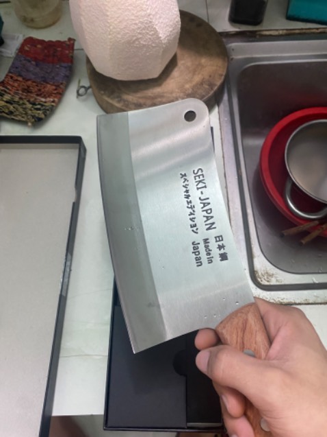 Dao to hơn mk nghĩ, gang tay mk 2 tất 2 , khá OK ấy, này chặt xương chặt gà hay vịt là chuẩn!!! 5 sao cho shop