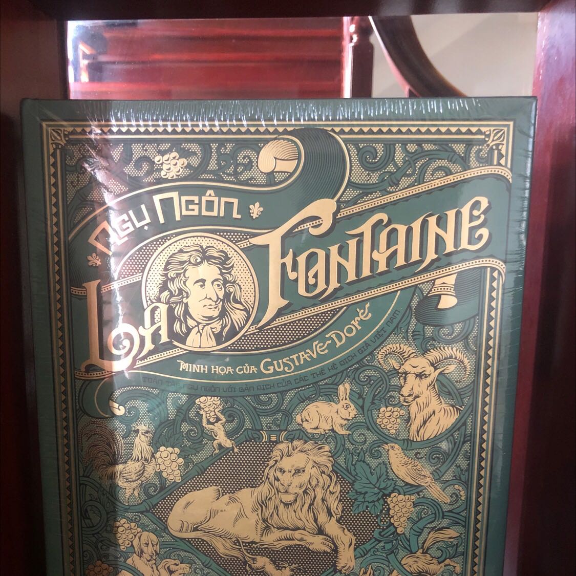 Sách đẹp, sách được bọc kỹ, vận chuyển nhanh, hơi tiếc màng ninon bảo vệ mặt sau bị rách chút ít