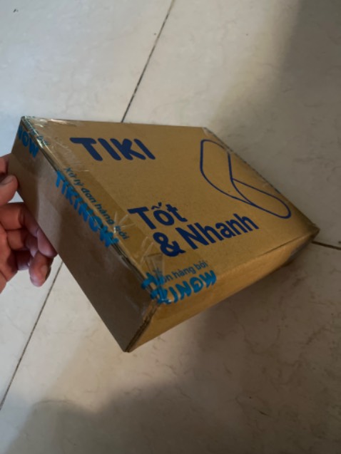 Bìa rất đẹp và ưng ý, nội dung sách thì hay khỏi phải bàn rồi, đặc biệt là bookcare bọc ngoài rất đẹp, giao hàng nhanh đặt hôm qua sáng nay có luôn, nói chung là mãi ủng hộ tiki trading