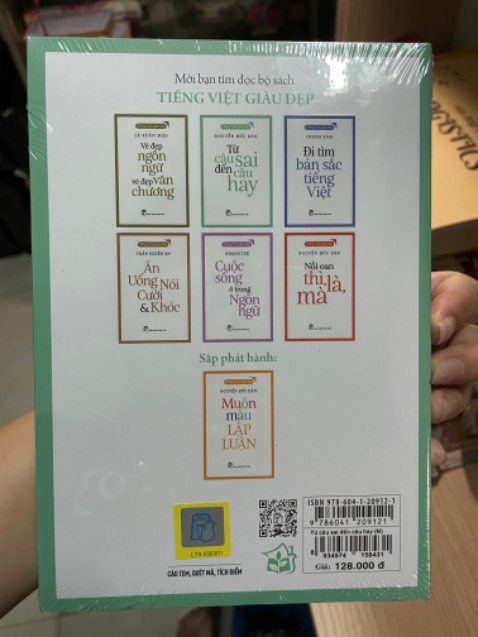 Giao hàng nhanh chóng. Sách rất đẹp, còn nguyên bìa