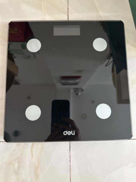 sản phẩm đẹp, được tặng pin Deli đi kèm, hi vọng pin xài được lâu :)
lần trước mua cân Xiaomi đã bị hư (cũng được 2-3 năm á), giờ thử hiệu này xem sao.