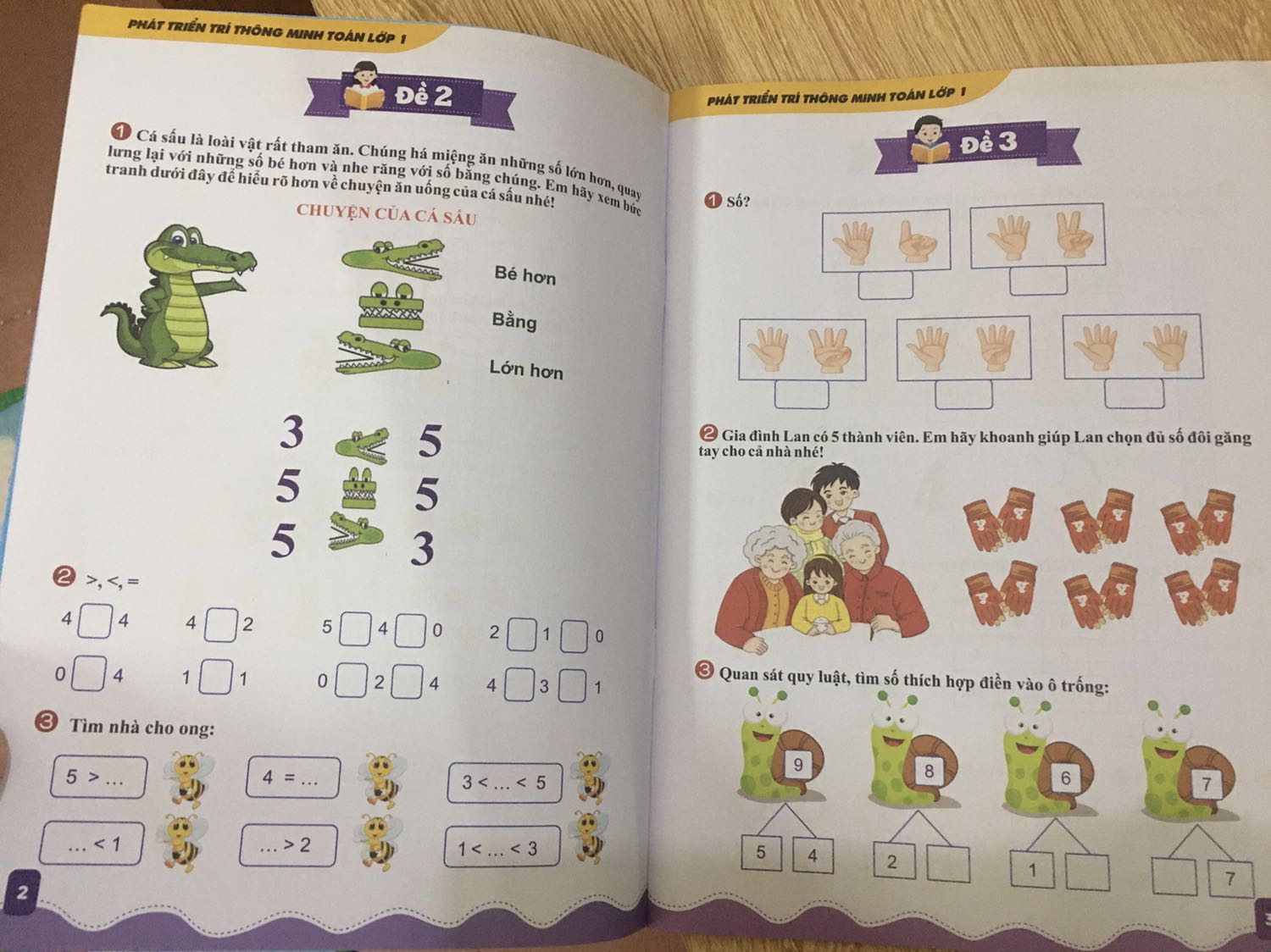 Cuốn sách gồm 50 đề bé được thực hành nhiều hơn, hình ảnh phù hợp với bài toán. Nên mua nhé các mẹ