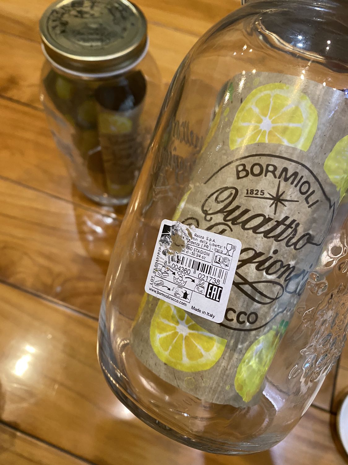 Đã ship đổi hàng, tuy nhiên hàng mới vẫn bị móp nhẹ.