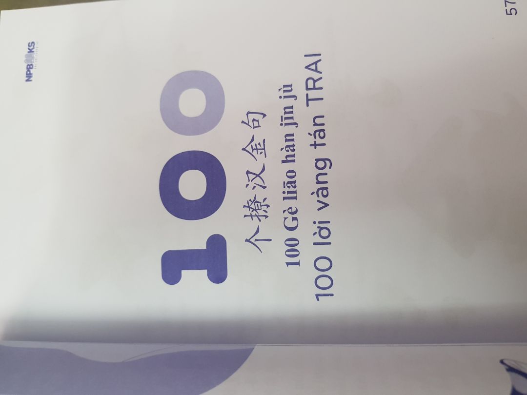 bìa sách có hơi dơ nhưng ko ảnh hưởng bên trong, ko sao nhưng mong muốn bên kho quản sách kĩ hơn