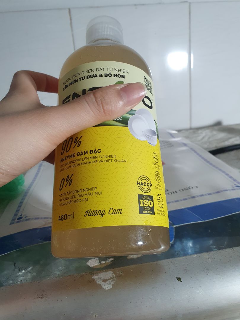 Shop giao đúng mẫu đã đặt, đóng gói cẩn thận. Ship hàng siêu nhanh tối nay đặt sáng mai có luôn. Đã dùng thử k bị khô tay sau khi rửa hương nhẹ không bị khó chịul