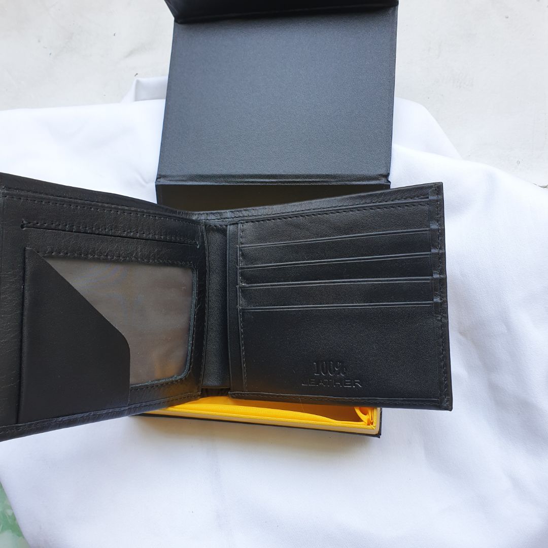 Nhận hàng là ưng ý liền, hàng đúng mẫu hình, da bò đẹp mềm cầm tay rất thoải mái, có hộp đựng cũng thích hợp làm quà tặng, Tiki giao hàng nhanh, 5 sao