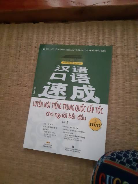 Sách dày, giấy mượt, giao hàng cực nhanh, đóng gói cẩn thận lắm luôn. Chữ trong sách rõ ràng, còn tặng kèm 1 đĩa CD