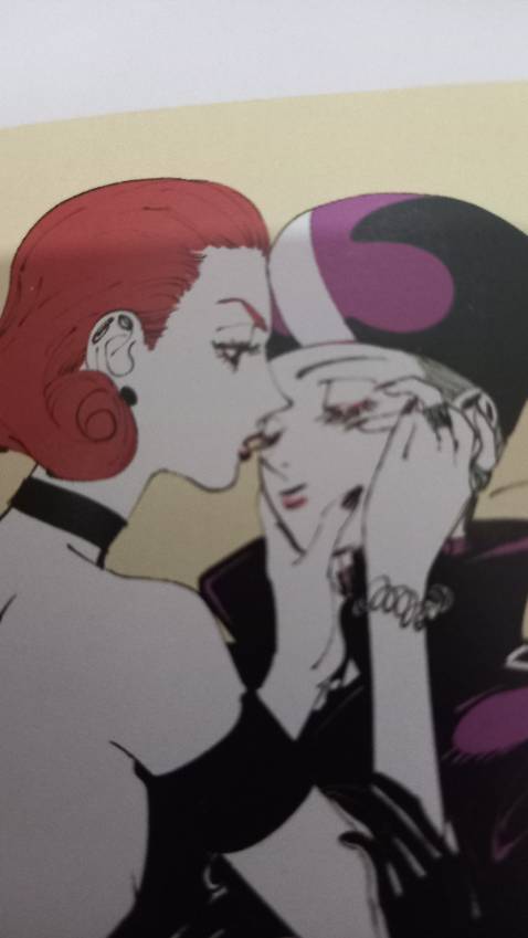 Giao hàng nhanh trong 1 ngày đã về tay, tiki đó h gói hàng chỉ có mỗi hộp giấy bên ngoài may mà ko bị hư gáy hay móp. Truyện đẹp full màu giấy cứng có tặng kèm postcard.