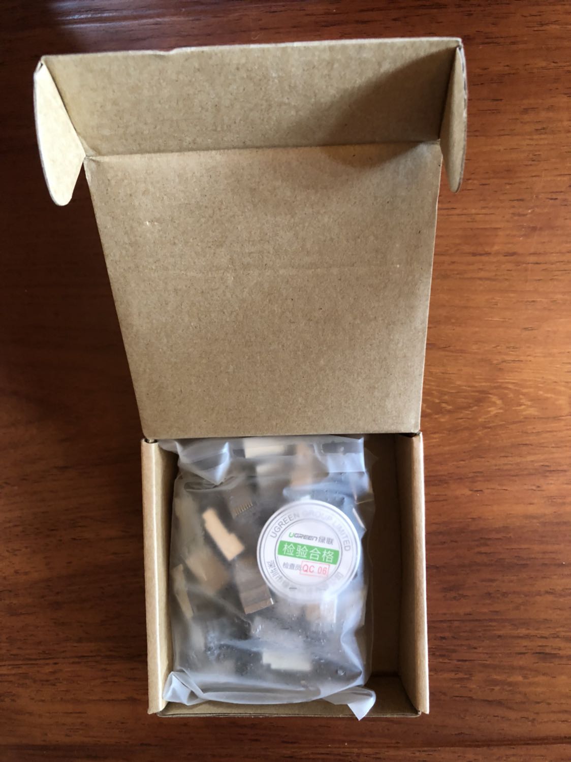 Lần trước mình có mua các dây nối mạng CAT6 với đầu nối mạng của hãng UGREEN do TIKI phân phối đến giờ mình xài tốt lắm. Giờ mua thêm 50 đầu bấm bọc sắt CAT6 và đầu nối mạng CAT6 cũng của hãng UGREEN do TIKI giao hàng nhanh. Khuyến cáo nên xài đúng chính hãng để sau này ko phải bấm mạng nữa. Trên thị trường rất nhiều đầu bấm mạng đểu đến nỗi phải bấm mạng nhiều lần tốn rất nhiều thời gian... Cảm ơn TIKI và Giaohangnhanh hỗ trợ đơn hàng giao hàng nhanh...