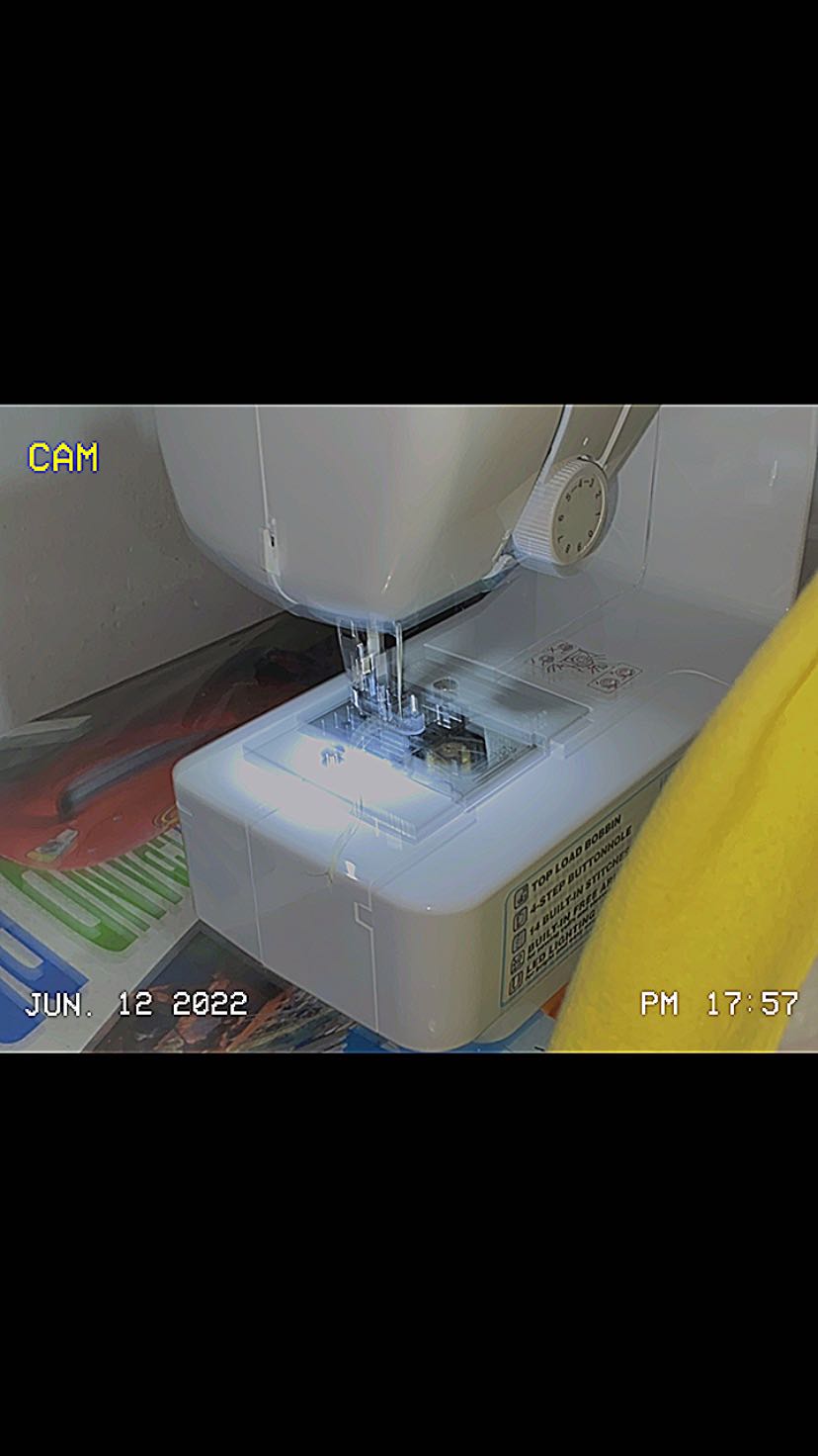 Máy ok, tiết kiệm diện tích, đỡ phải chỉnh chỉ nhiều, có nhiều đường may, thay chân vịt dễ với nhanh. Nhưng mà may máy công nghiệp quen mà qua máy này hơi bất tiện xíu, nhấc chân vịt mất công hơn nhiều haha. Dưới đây là đồ mình may bằng máy mới mua nè