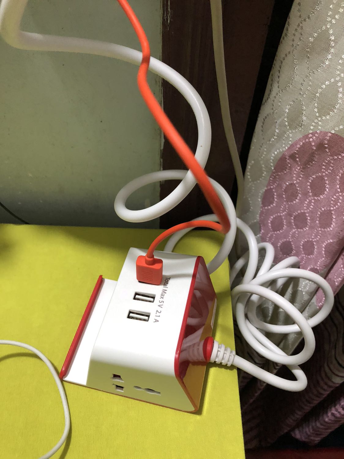 Giao hàng nhanh và ổ cắm rất chắc chắn. mình xài cảm thấy rất an tâm