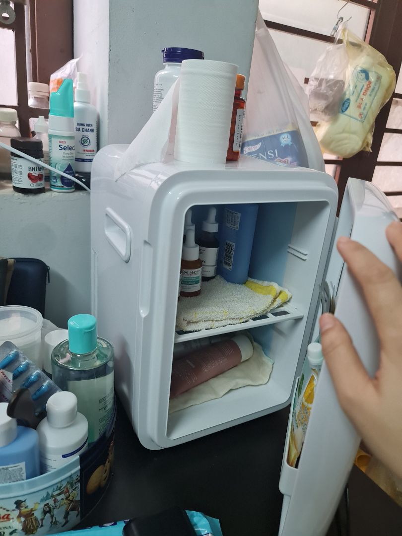 thiết kế nhỏ gọn, đẹp mắt. Độ lạnh chỉ thích hợp để bảo quản mỹ phẩm. Giá cả phải chăng. Nên đọc kỹ và làm theo hướng dẫn