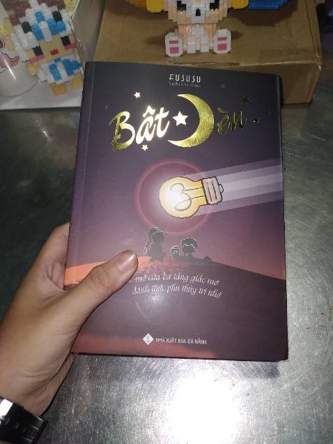 Giao hàng nhanh, sách không bị hư hại, nói tóm lại là tuyết vời(=^v^=). Đây cũng là sách đầu tiên mà mik từng đọc, tuy chỉ đc đọc một chút nhưng nó giúp bản thân mình thích đọc sách hơn rất nhiều♡.