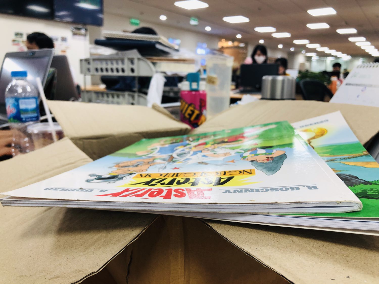 Chất lượng quá tệ, sách rất bẩn, không có bọc và sờn rách một vài chỗ nhỏ. Đặt 3 quyển thì 2 quyển không vđ gì, 1 quyển không chấp nhận được.
Đề nghị Tiki đổi sách mới