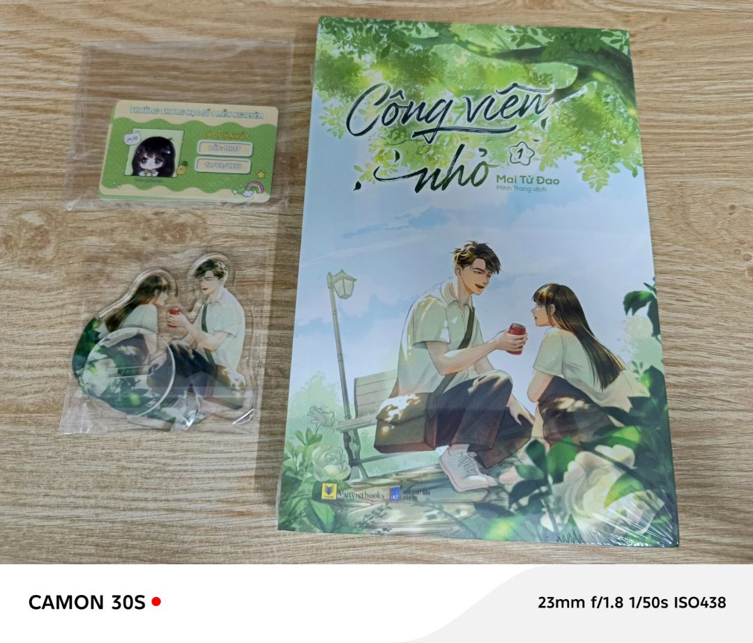 Sách hơi df một tí, phụ kiện đầy đủ, xinh xẻo xinh yêu lắm