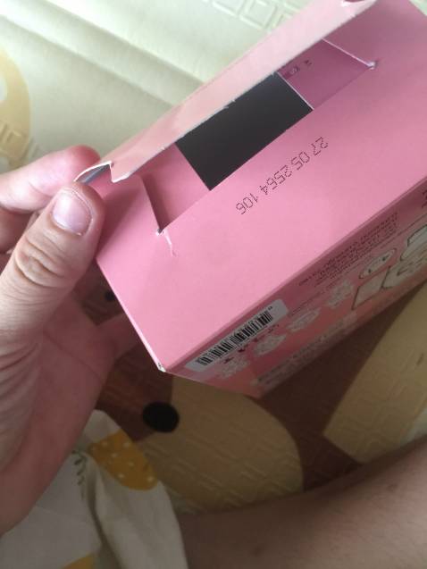 mã vạch in trên từng bịch trữ sữa in lèm nhèm k ra hình mã vạch, không check được mã vạch như hình số 3 trên hộp đựng đã hướng dẫn. Hộp có tem chính hãng chỉ dán ở đỉnh hộp, đáy hộp mở ra dễ dàng nghi ngờ ruột không phải chính hãng vì không check được mã vạch của bịch sữa. check mã vạch trên hộp thì ra app sunmum. không ra sản phẩm