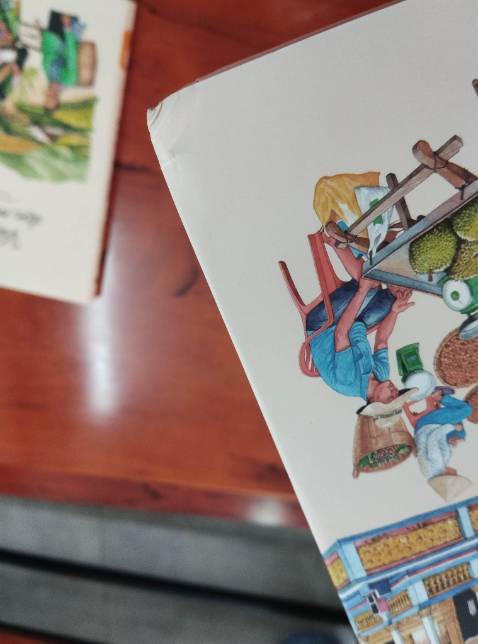 mình đặt 3 cuốn thì co1 1 cuốn là sách cũ, bị móp méo, mình muốn được đổi lại sách khác