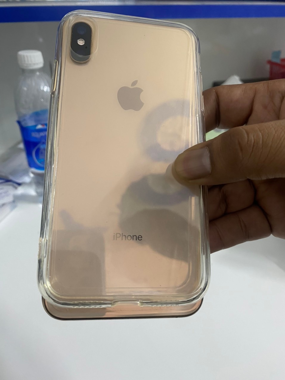 Mặc dù đã đổi lần 2 , tuy nhiên ốp lưng tôi đặt là XS Max nhưng khí giao lại lần 2 vẫn lại là y chang cái cũ, không hề có sự thay đổi nào. Tôi ko biết việc thu hồi lần 1 mang ý nghĩa gì . Rất thất vọng với tiki. Tôi thấy giống như bị *** 2 lần Mặc dù đã đổi lần 2 , tuy nhiên ốp lưng tôi đặt là XS Max nhưng khí giao lại lần 2 vẫn lại là y chang cái cũ, không hề có sự thay đổi nào. Tôi ko biết việc thu hồi lần 1 mang ý nghĩa gì . Rất thất vọng với tiki. Tôi thấy giống như bị *** 2 lần