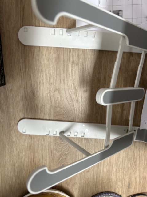 - Nội dung là Đế làm bằng hợp kim Nhôm nhưng mình nhận được là đồ nhựa nha, sd cũng ổn nhưng đánh giá sp không đúng như mô tả rồi! 
- Giao đúng hẹn 
Cảm ơn !