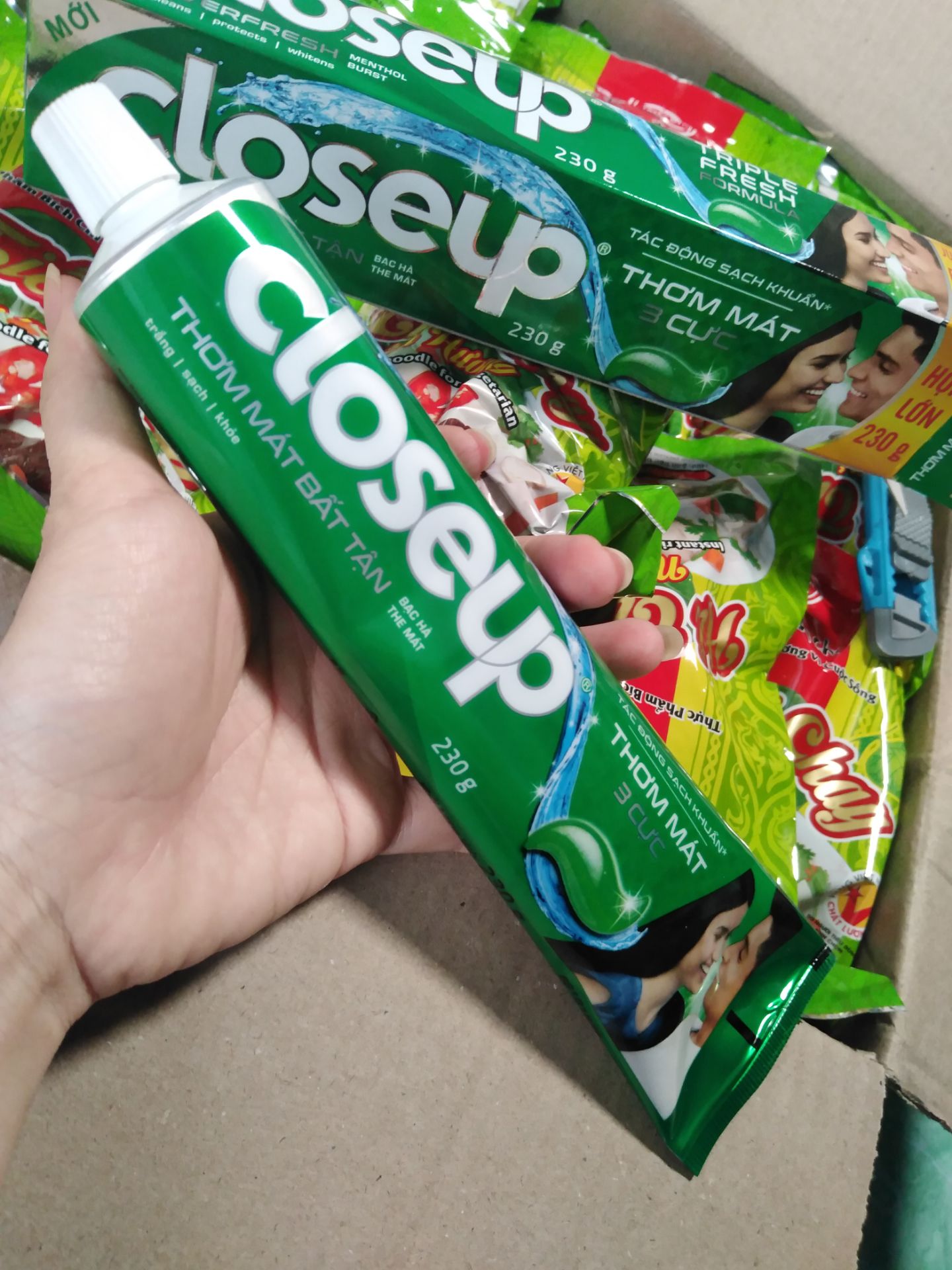 Giao nhanh, chất kem hơi lỏng,mà sao mình thấy đánh không được sạch lắm nhỉ