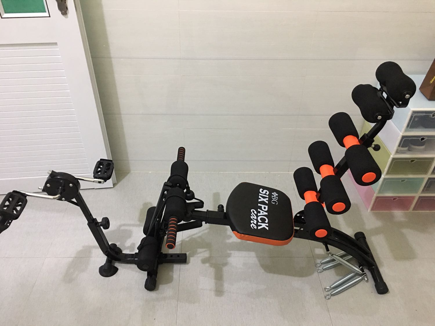 Mình sẽ đánh giá 2 vấn đề chính : Thứ nhất là giao hàng , Mình sẽ cho 5 sao vì giao hàng rất nhanh , bao bì đóng gói cẩn thận.  Thứ 2 là chất lượng sp mình sẽ cho 3 sao : Nhình chung sp mới về ngoại hình, khung sường sp chắc chắn, lap ráp khá dễ dàng . Về chất lượng sp thì tương đối ổn vs giá tiền nhưng có 2 điểm quá tệ đó là dây kéo khá nhẹ vs lực tay của mình kéo ko có cảm giác j hết tưởng kéo tay ko, phần đồ đạp thì đã gáp rất chắc nhưng khi đạp có cảm giác như sấp rớt cái đồ đạp ra do quá yếu!