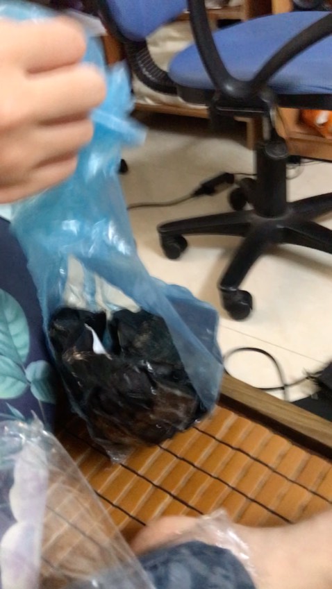 Tôi đặt mua 2 bộ hộp cơm giữ nhiệt sao shop lại chỉ giao cho tôi 2 túi thôi, không thấy hộp cơm đâu