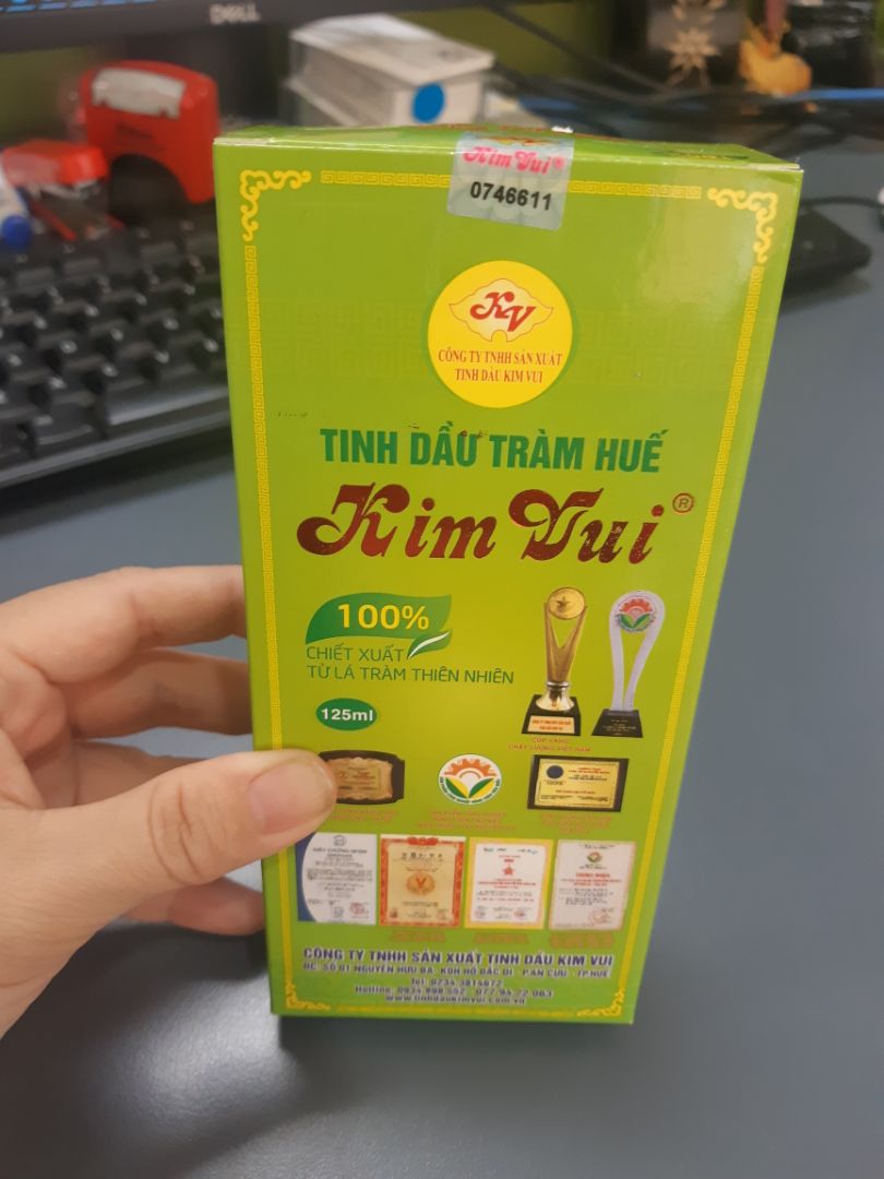 Giao hàng đúng hẹn, đóng gói ổn, nhưng mở ra bên trong lại rách chút phía trên nắp hộp. Sản phẩm có mùi nhẹ, gần như không mùi luôn. Mình thấy vận chuyển từ Huế vào nên ủng hộ thêm 1* nữa.